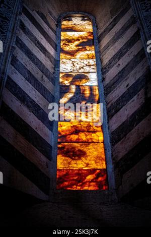 Orvieto, Italie. 11 février 2025. Le Duomo d'Orvieto, en Italie, est l'une des plus belles églises de ItalyÃs. La construction a commencé en 1290, avec le soutien de l'Église catholique et de la ville. Il a un équilibre de styles gothique et roman. (Crédit image : © Bruce Chambers/ZUMA Press Wire) USAGE ÉDITORIAL SEULEMENT! Non destiné à UN USAGE commercial ! Banque D'Images