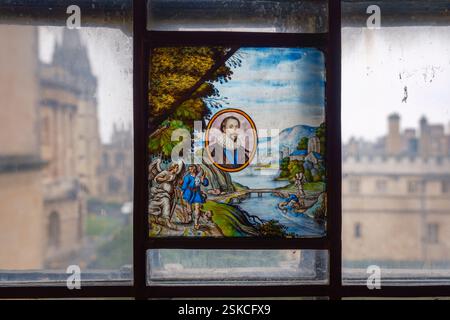 Oxford, Angleterre - détail de l'un des vitraux de la Bodleian Library. Contenant plus de treize millions d'articles imprimés, la Balance Bodleian Banque D'Images