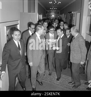 Teilnehmer premier ministre Konstantin Karamanlis ( Griechenland ) und Adnan Menderes (Türkei) und Aussenminister Evangelos Averoff und Fatin Zorlu / premiers ministres Konstantin Karamanlis (Grèce) et Adnan Menderes (Turquie) et les ministres des Affaires étrangères Evangelos Averoff et Fatin Zorlu- Zürich-- Verhandlungen zwischen 1959 Karamanlis und Menderes 1959 Banque D'Images
