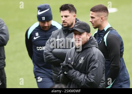 Bruxelles, Belgique. 12 février 2025. L'entraîneur-chef de l'Union, Sébastien Pocognoli, photographié lors d'une séance d'entraînement de l'équipe belge de football Royale Union Saint-Gilloise, le mercredi 12 février 2025 à Bruxelles. L'équipe se prépare pour le match de demain contre l'équipe néerlandaise AFC Ajax, la première étape des éliminatoires de la phase Knockout de l'UEFA Europa League. BELGA PHOTO BRUNO FAHY crédit : Belga News Agency/Alamy Live News Banque D'Images