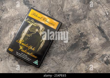 Le film muet de 1925 L'aigle est basé sur un roman Pouchkine de 1841 et un retour pour le héros romantique Rudolph Valentino qui a costar avec Vilma Banky. Banque D'Images