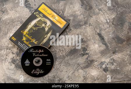 Le film muet de 1925 L'aigle est basé sur un roman Pouchkine de 1841 et un retour pour le héros romantique Rudolph Valentino qui a costar avec Vilma Banky. Banque D'Images