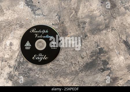 Le film muet de 1925 L'aigle est basé sur un roman Pouchkine de 1841 et un retour pour le héros romantique Rudolph Valentino qui a costar avec Vilma Banky. Banque D'Images