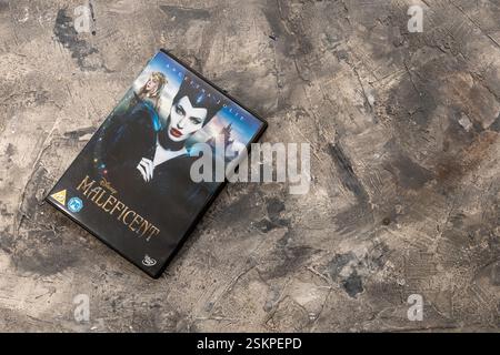 Étui DVD pour le film d'action en direct de Disney de 2014 Maleficent basé sur la belle au bois dormant et mettant en vedette Angelina jolie comme personnage-titre. Banque D'Images