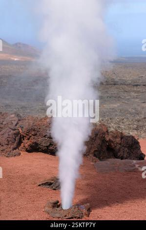 Espagne, îles Canaries, Lanzarote, geyser volcanique dans le parc national de Timanfaya. Banque D'Images