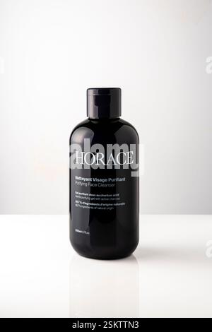 Les produits de soins de la peau Horace pour hommes sont conçus avec simplicité, efficacité et ingrédients naturels à l'esprit, répondant aux besoins de toilettage modernes. Banque D'Images