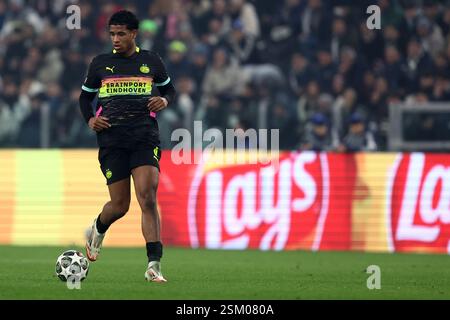 Turin, Italie. 11 février 2025. Ryan Flamingo du PSV Eindhoven en action lors du match de première manche à élimination directe de l'UEFA Champions League opposant la Juventus FC et le PSV Eindhoven au stade Allianz le 11 février 2025 à Turin, Italie . Crédit : Marco Canoniero/Alamy Live News Banque D'Images