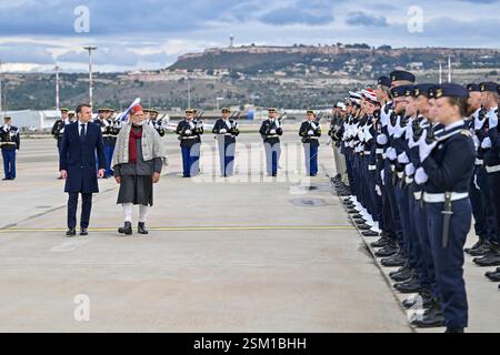 Marseille, France. 12 février 2025. Bilan de l’armée sur le tarmac de l’aéroport de Marseille lors du déplacement du Président Emmanuel Macron et du premier Ministre indien Modi Narendra pour l’inauguration du nouveau consulat indien à Marseille le 12 février 2025. Photo Philippe Magoni/Pool/ABACAPRESS. COM Credit : Abaca Press/Alamy Live News Banque D'Images