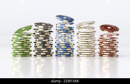 Piles colorées de jetons de casino sur fond blanc réfléchissant 3D. Banque D'Images