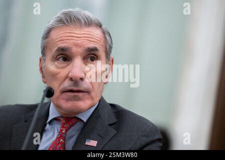 Washington, États-Unis. 12 février 2025. Anthony Marchese, président de Texas Mineral Resources, témoigne lors d'une audience du Sénat sur le commerce, la science et les transports sur « l'importance géostratégique » de l'Arctique et du Groenland pour les États-Unis dans l'immeuble des bureaux du Sénat Russell à Washington, DC, le mercredi 12 février 2025. Photo de Annabelle Gordon/UPI . Crédit : UPI/Alamy Live News Banque D'Images