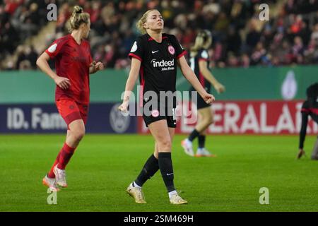 Munich, Allemagne. 12 février 2025. Munich, Allemagne, 12 février 2025 : Laura Freigang (10 SGE). Match de football DFB Pokal entre le FC Bayern München et l'Eintracht Frankfurt au FC Bayern Campus à Munich, en Allemagne. (Maximilian Gärtner/SPP) crédit : SPP Sport Press photo. /Alamy Live News Banque D'Images