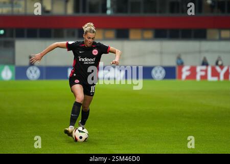 Munich, Allemagne. 12 février 2025. Munich, Allemagne, 12 février 2025 : Laura Freigang (10 SGE). Match de football DFB Pokal entre le FC Bayern München et l'Eintracht Frankfurt au FC Bayern Campus à Munich, en Allemagne. (Maximilian Gärtner/SPP) crédit : SPP Sport Press photo. /Alamy Live News Banque D'Images