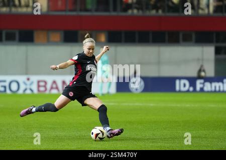 Munich, Allemagne. 12 février 2025. Munich, Allemagne, 12 février 2025 : Klara Buehl (17 SGE). Match de football DFB Pokal entre le FC Bayern München et l'Eintracht Frankfurt au FC Bayern Campus à Munich, en Allemagne. (Maximilian Gärtner/SPP) crédit : SPP Sport Press photo. /Alamy Live News Banque D'Images