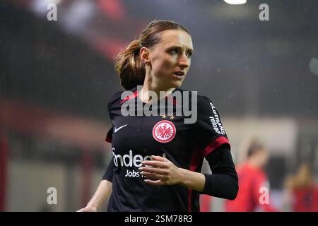 Munich, Allemagne. 12 février 2025. Munich, Allemagne, 12 février 2025 : Lara Prasnikar (7 SGE). Match de football DFB Pokal entre le FC Bayern München et l'Eintracht Frankfurt au FC Bayern Campus à Munich, en Allemagne. (Maximilian Gärtner/SPP) crédit : SPP Sport Press photo. /Alamy Live News Banque D'Images