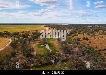 Le pont ferroviaire de Two Mile Creek est l'un des trois derniers ponts ferroviaires de Howe à Truss, les autres étant à Canowindra et Menah. Walgett ne Banque D'Images