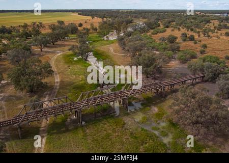 Le pont ferroviaire de Two Mile Creek est l'un des trois derniers ponts ferroviaires de Howe à Truss, les autres étant à Canowindra et Menah. Walgett ne Banque D'Images