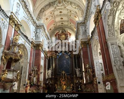 Église de Ignace est une grande église néo-gothique avec des vitraux complexes. C'est un lieu de culte pour la communauté catholique dans le C. Banque D'Images