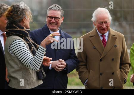 Nansledan, ANGLETERRE, Royaume-Uni - 10 février 2025 - le premier ministre britannique Keir Starmer et la vice-première ministre Angela Rayner rejoignent le roi Charles III Banque D'Images