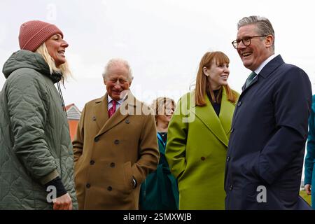 Nansledan, ANGLETERRE, Royaume-Uni - 10 février 2025 - le premier ministre britannique Keir Starmer et la vice-première ministre Angela Rayner rejoignent le roi Charles III Banque D'Images