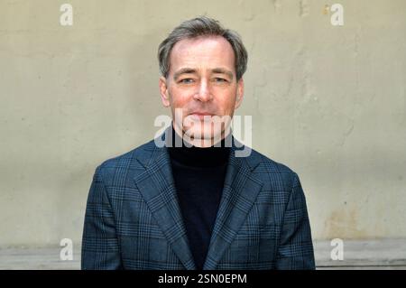 Jan Sosniok BEI der 14. Verleihung des Romantischen Kurzfilm Awards Blaue Blume im Prince Charles. Berlin, 12.02.2025 *** Jan Sosniok lors de la 14e présentation du Prix romantique du court métrage Blue Flower au Prince Charles Berlin, 12 02 2025 Foto:XM.xBehrensx/xFuturexImagex blume 5257 Banque D'Images
