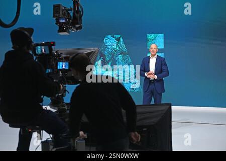 Roland Busch Président-directeur général, BEI seiner Rede, virtuelle,digitale Siemens Hauptversammlung AM 13.02.2025 à Muenchen. *** Roland Busch Président-directeur général , lors de son discours, Virtual, Digital Siemens Annual Assembly le 13 02 2025 à Munich Banque D'Images