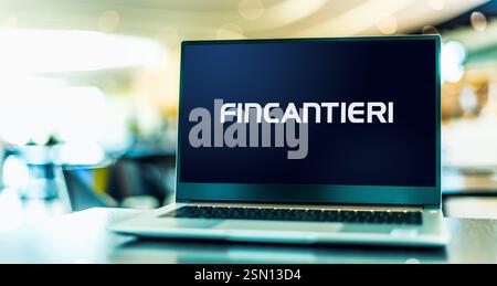POZNAN, POL - DEC 19, 2024 : ordinateur portable affichant le logo de Fincantieri Banque D'Images