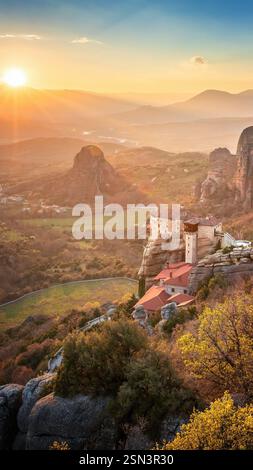 Le monastère de Rousanou est un monastère orthodoxe oriental qui fait partie du complexe du monastère des Météores en Thessalie, en Grèce centrale Banque D'Images