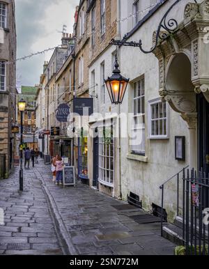 Rue dans la ville de Bath dans le Somerset Royaume-Uni en hiver Banque D'Images