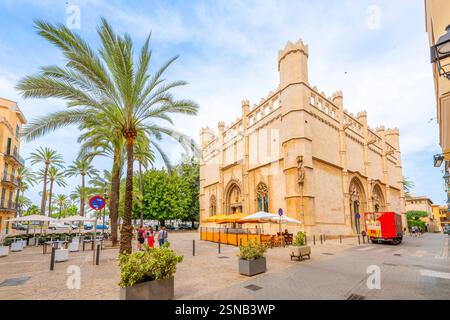 Le bâtiment gothique de guilde du 15ème siècle Llotja de Palma dans la vieille ville de Palma sur l'île méditerranéenne Baléares de Majorque, Espagne. Banque D'Images