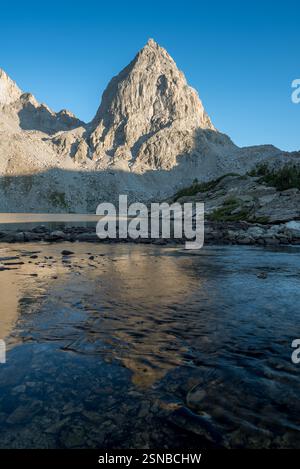 Sortie de Peak Lake, Bridger Wilderness, Wind River Range, Wyoming. Banque D'Images
