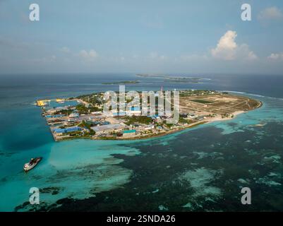 Vue aérienne sur l'île Himmafushi aux Maldives. Banque D'Images