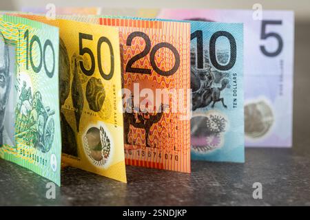 Argent australien. Billets australiens côte à côte, 5, 10, 20, 50 et 100 dollars. Concept financier Banque D'Images
