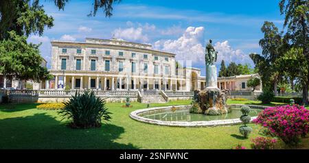 Vieux palais Royal Saint-Michel et Saint-Georges dans la ville de Corfu, Grèce Banque D'Images