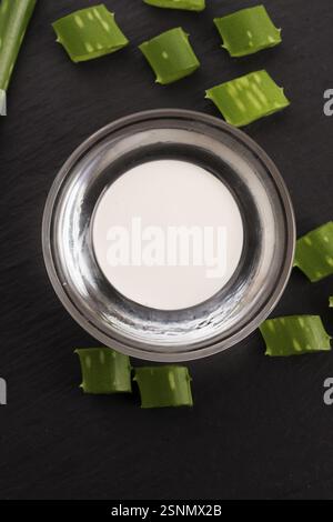Aloe vera - feuilles et crème Banque D'Images