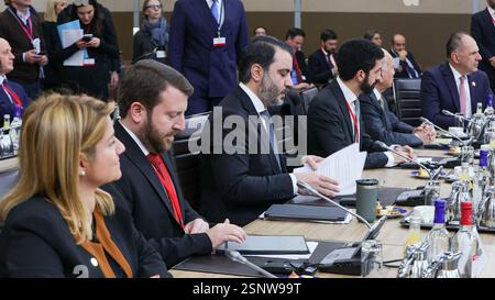 Paris, France. 14 février 2025. Le ministre syrien des Affaires étrangères Asaad Hassan al-Shaibani (3-l) lors de la Conférence internationale sur la Syrie au Centre de conférences ministérielles, à Paris, jeudi 13 février 2025. Photo du Ministère syrien des Affaires étrangères/UPI crédit : UPI/Alamy Live News Banque D'Images