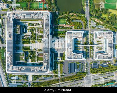 Une photo aérienne montre Alibaba Cloud Valley Park dans la ville de Hangzhou, province du Zhejiang, Chine, le 1er septembre 2024. Banque D'Images