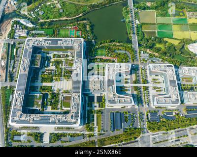 Une photo aérienne montre Alibaba Cloud Valley Park dans la ville de Hangzhou, province du Zhejiang, Chine, le 1er septembre 2024. Banque D'Images