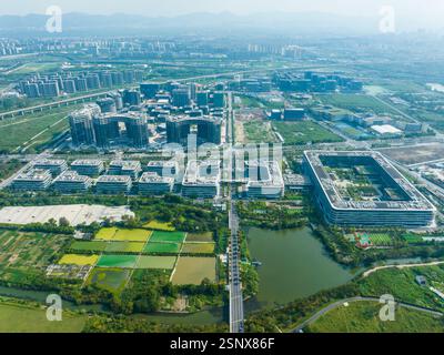Une photo aérienne montre Alibaba Cloud Valley Park dans la ville de Hangzhou, province du Zhejiang, Chine, le 1er septembre 2024. Banque D'Images