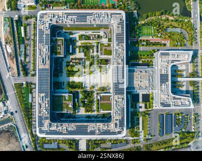 Une photo aérienne montre Alibaba Cloud Valley Park dans la ville de Hangzhou, province du Zhejiang, Chine, le 1er septembre 2024. Banque D'Images