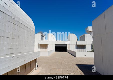 Barcelone Espagne - 24 avril 2024 - sur le toit du musée Fundació Joan Miró à Barcelone Banque D'Images