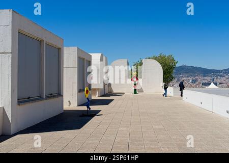 Barcelone Espagne - 24 avril 2024 - sur le toit du musée Fundació Joan Miró à Barcelone Banque D'Images