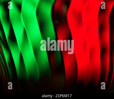 Lumière rouge et verte à travers un motif d'onde Banque D'Images