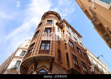 Bâtiment d'angle Sagasta 5 Guerrero Strachan dans la vieille ville de Malaga, Andalousie, Espagne Banque D'Images
