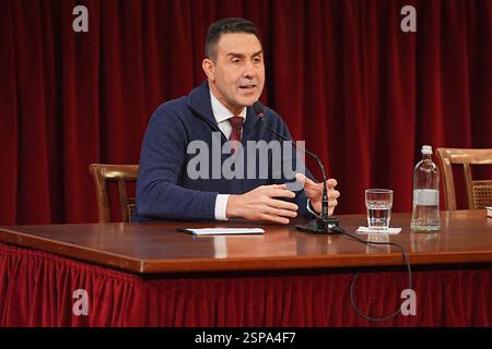 Sanremo, Italie. 14 février 2025. Roberto Vannacci présente son nouveau livre ‘courage Wins' au Sanremo Casino's Literary Tuesday à Sanremo, dans le nord de l'Italie - vendredi 14 février 2025. Divertissement. (Photo de Marco Alpozzi/LaPresse) crédit : LaPresse/Alamy Live News Banque D'Images