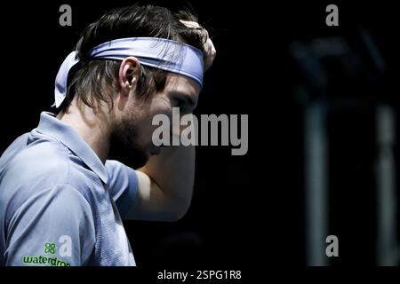 Marseille, France, FRANCE. 12 février 2025. ALEXANDER BUBLIK du Kazakhstan en action contre UGO HUMBERT de France lors de l'OPEN 13 2025, ATP 250, tournoi français, ATP Tour, surface dure, . Intérieur, le 12 février 2025 à Marseille, Palais des sports, France - photo Emilie Lohmann/OLLI Media (crédit image : © Emilie Lohmann/ZUMA Press Wire) USAGE ÉDITORIAL SEULEMENT! Non destiné à UN USAGE commercial ! Banque D'Images