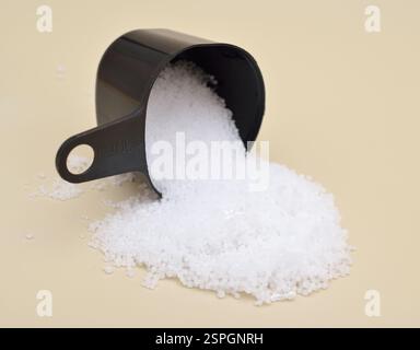 Hydroxyde de sodium, également connu sous le nom de lessive et soude caustique Banque D'Images