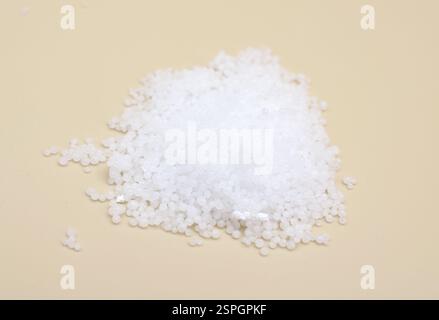 Hydroxyde de sodium, également connu sous le nom de lessive et soude caustique Banque D'Images