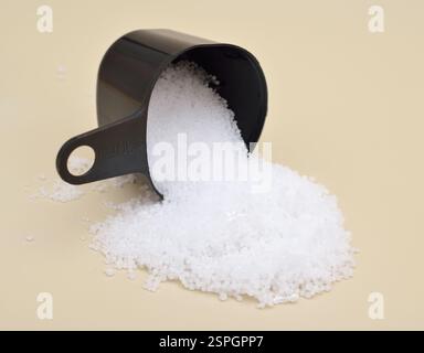 Hydroxyde de sodium, également connu sous le nom de lessive et soude caustique Banque D'Images