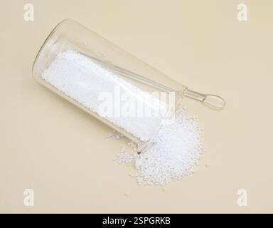 Hydroxyde de sodium, également connu sous le nom de lessive et soude caustique Banque D'Images