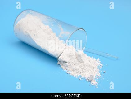 Hypochlorite de calcium CaOCl2. Son nom chimique est hypochlorite de calcium. Il est également appelé chlorure de chaux. Banque D'Images
